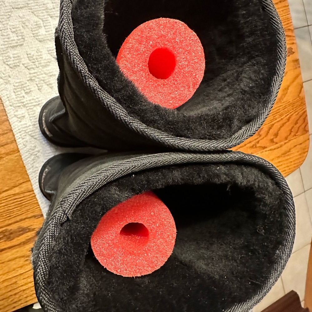 Ugg Black Sheepskin Lined Footwear - Picture 3 of 7